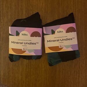 2 PAIRS BRAND NEW huha mineral thong - black